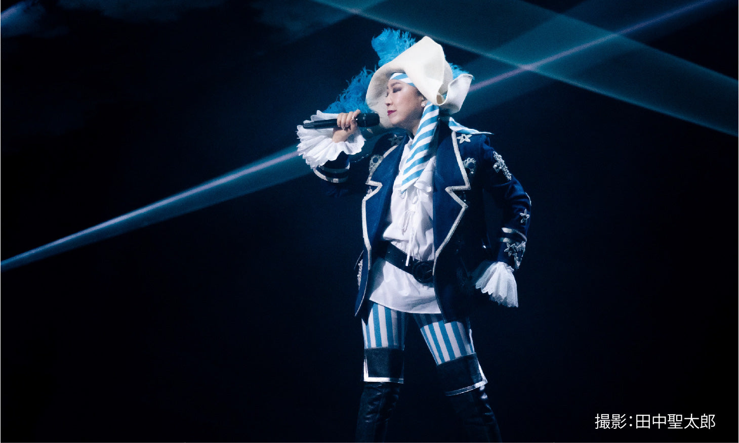 <center>ANNA SUI が松任谷由実のアリーナツアーの全衣装をデザイン</center>