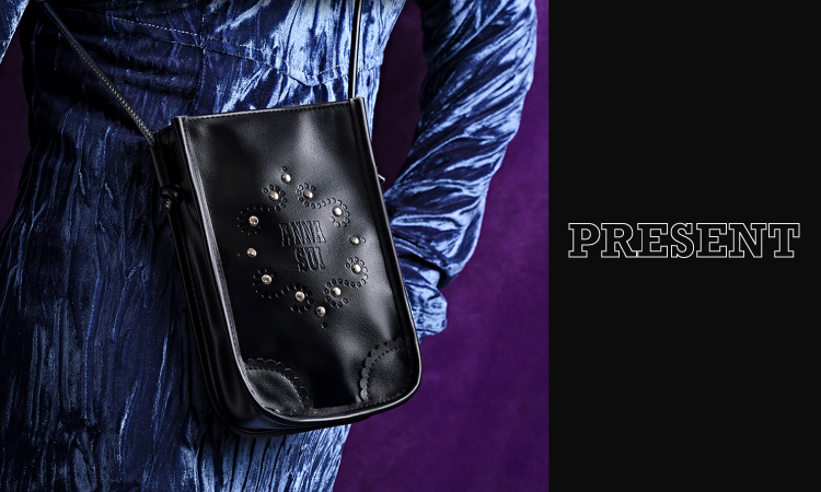 <center><small>ANNA SUI COSMETICS<br> NOVELTY FAIR</small></center>