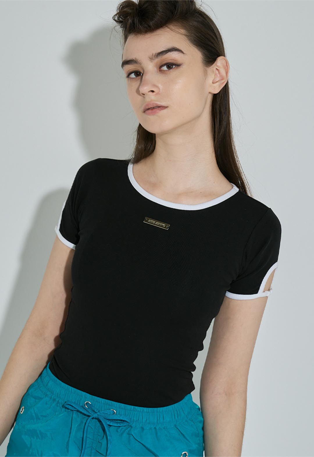 Cut-out sleeve t-shirt