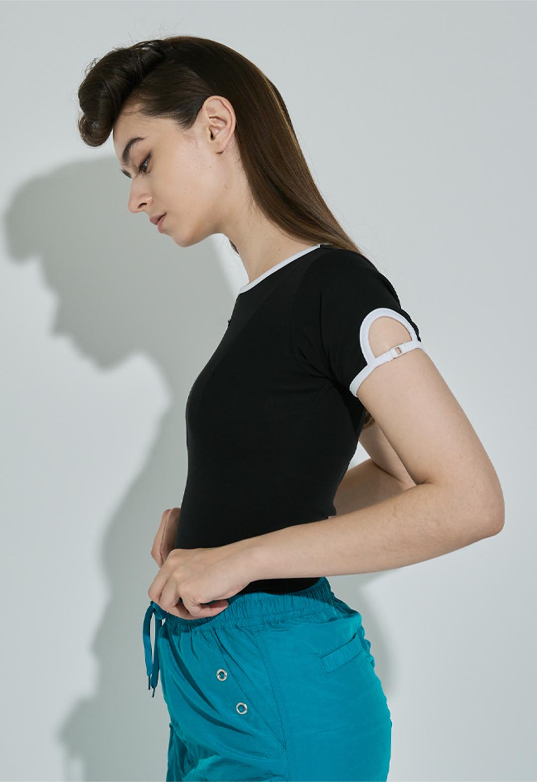 Cut-out sleeve t-shirt