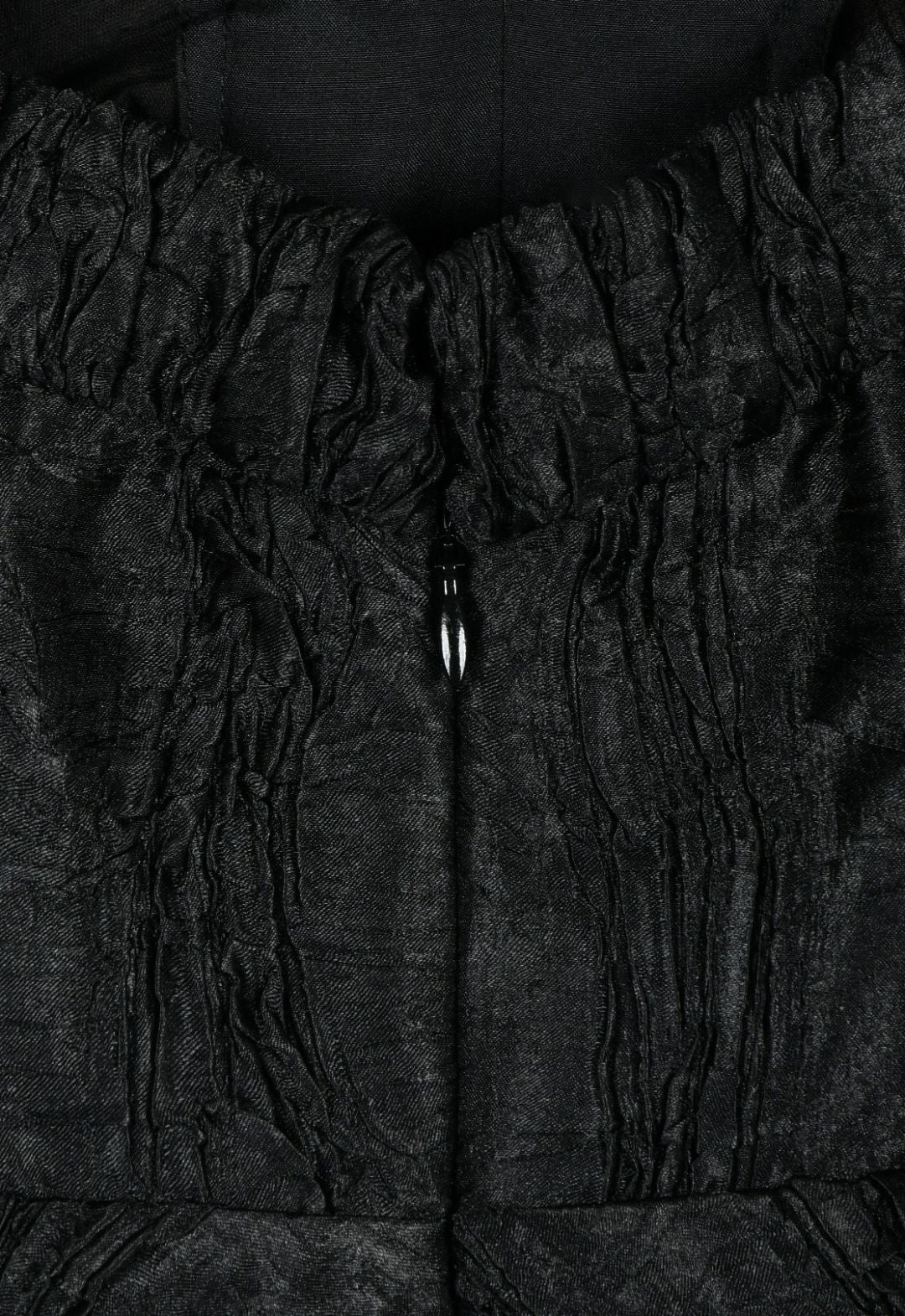 缎面无肩带心形领连衣裙