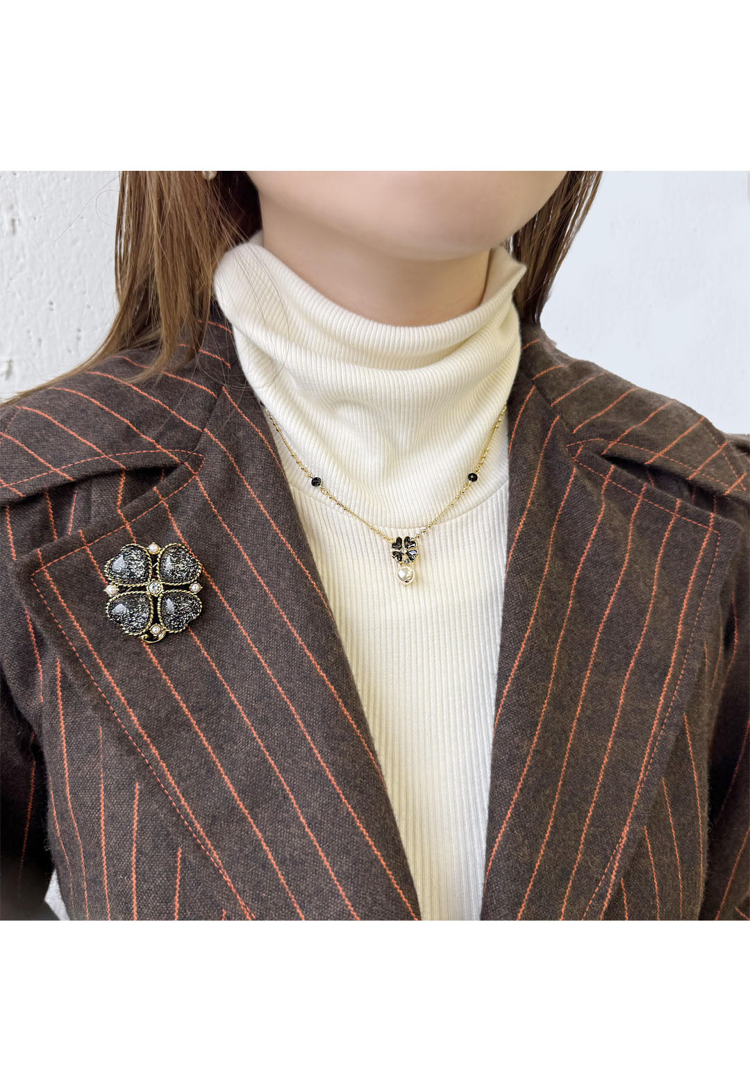 Clover motif brooch