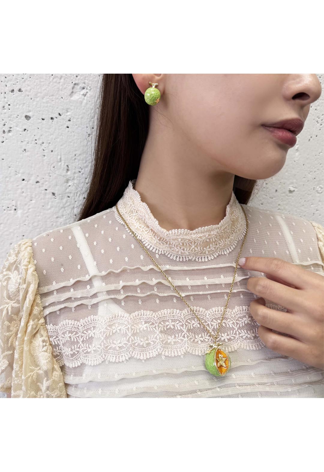 Melon motif earrings