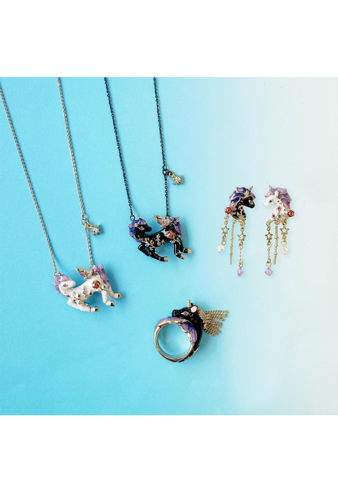 Unicorn motif brooch