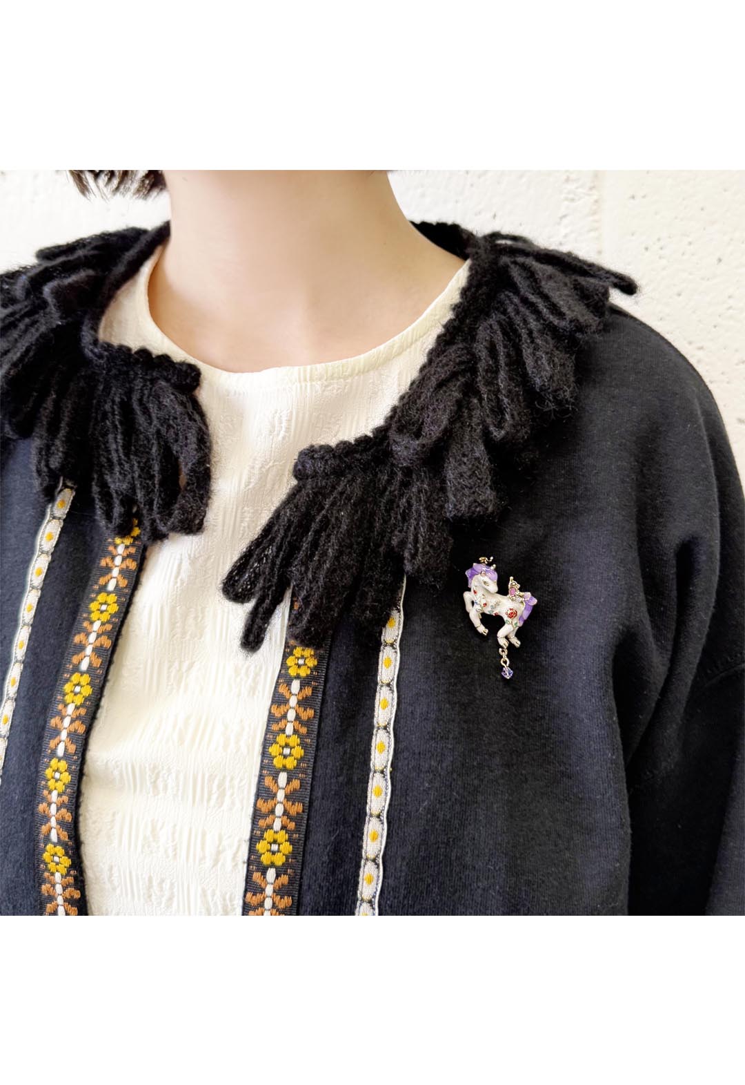 Unicorn motif brooch