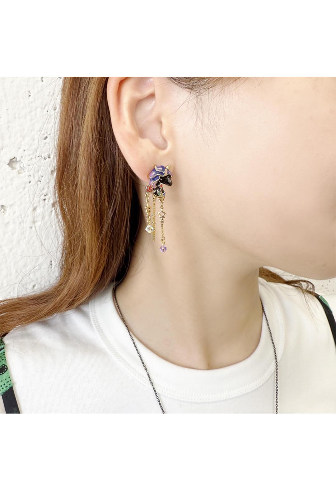 Unicorn motif earrings