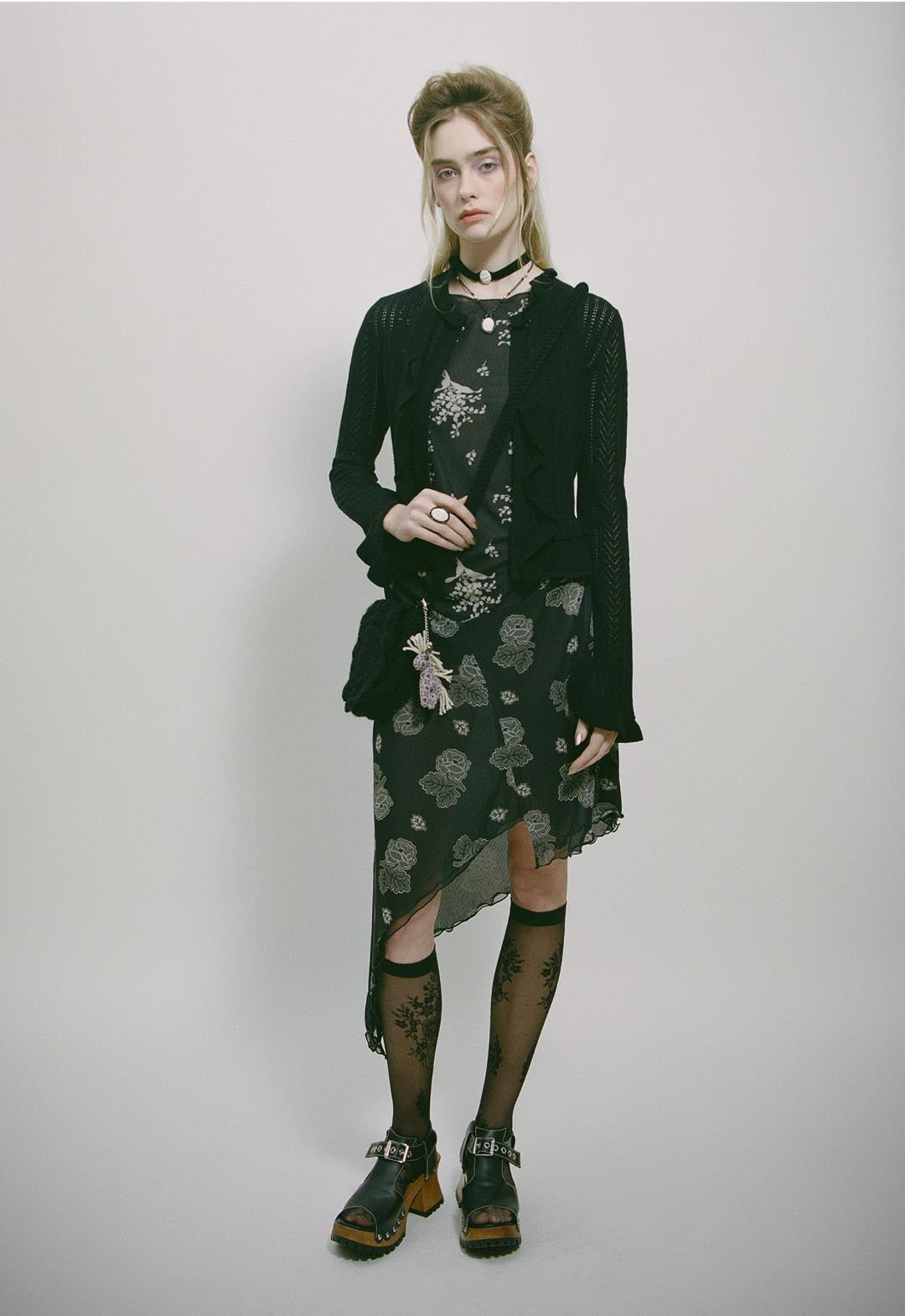 维多利亚风格镂空针织开衫