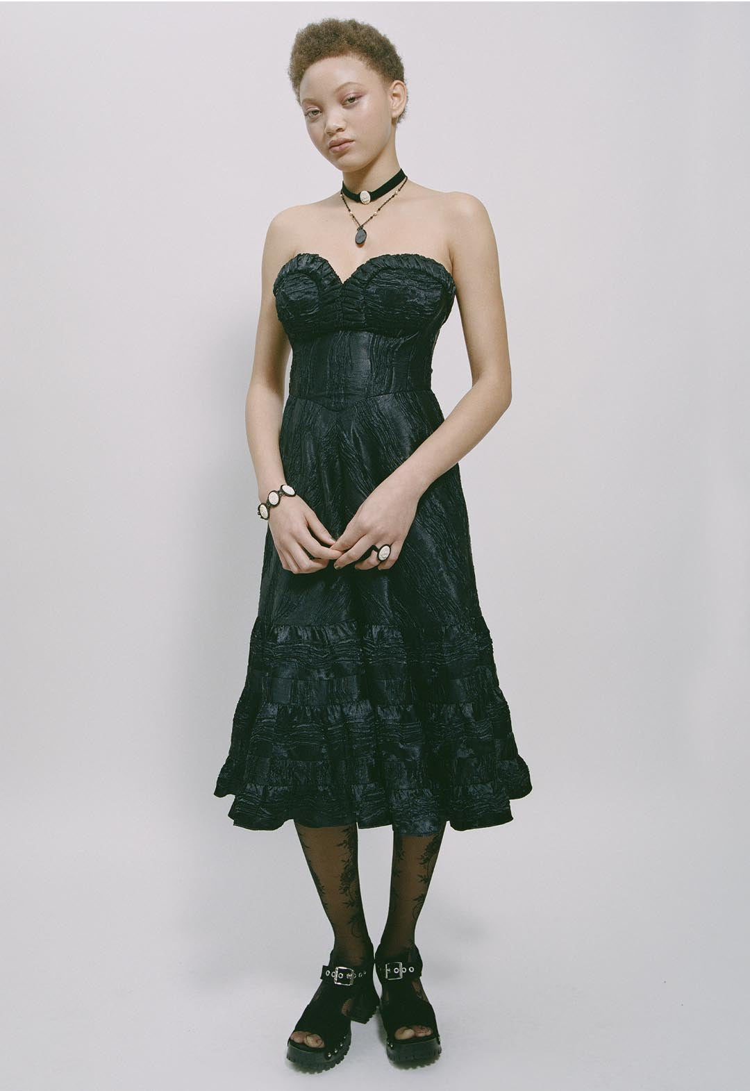 緞面無肩帶心型領連身裙