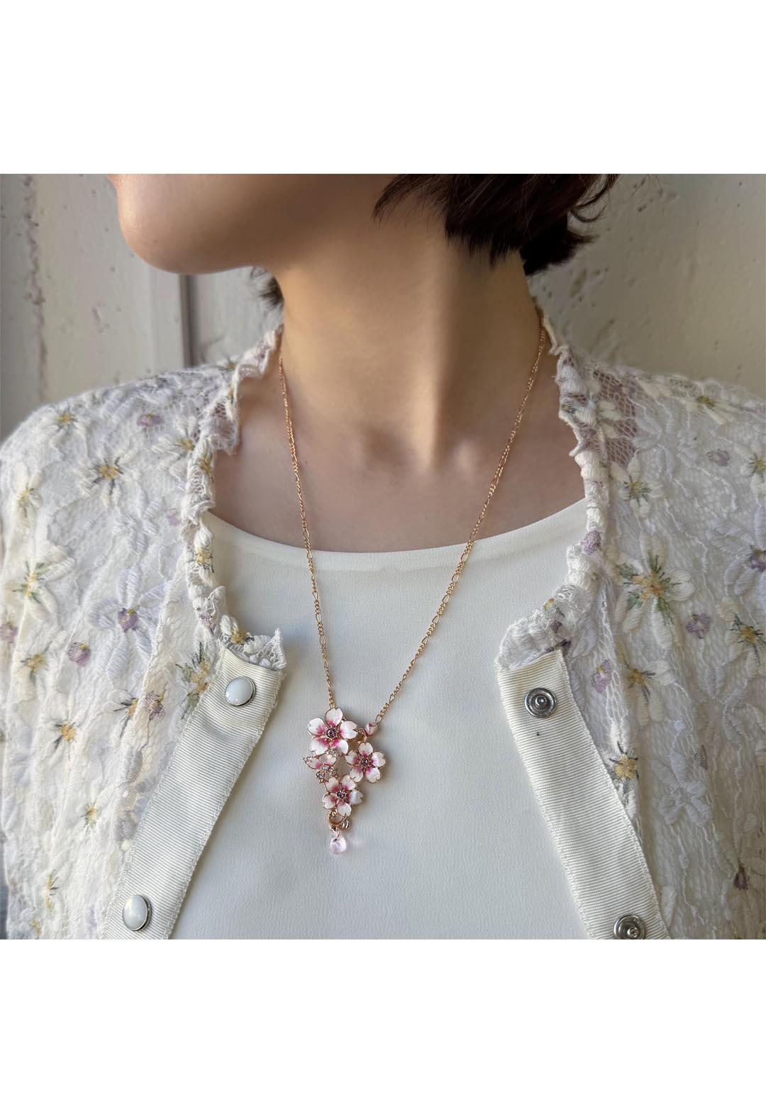 Cherry blossom motif necklace