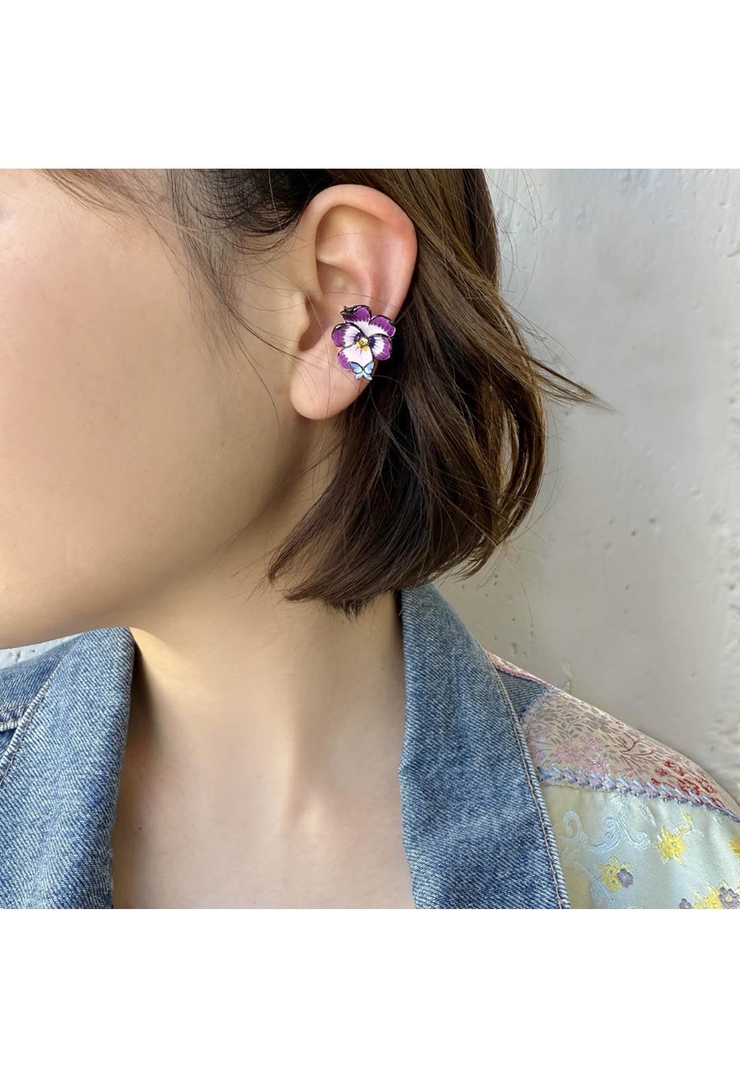 Flower motif ear cuff