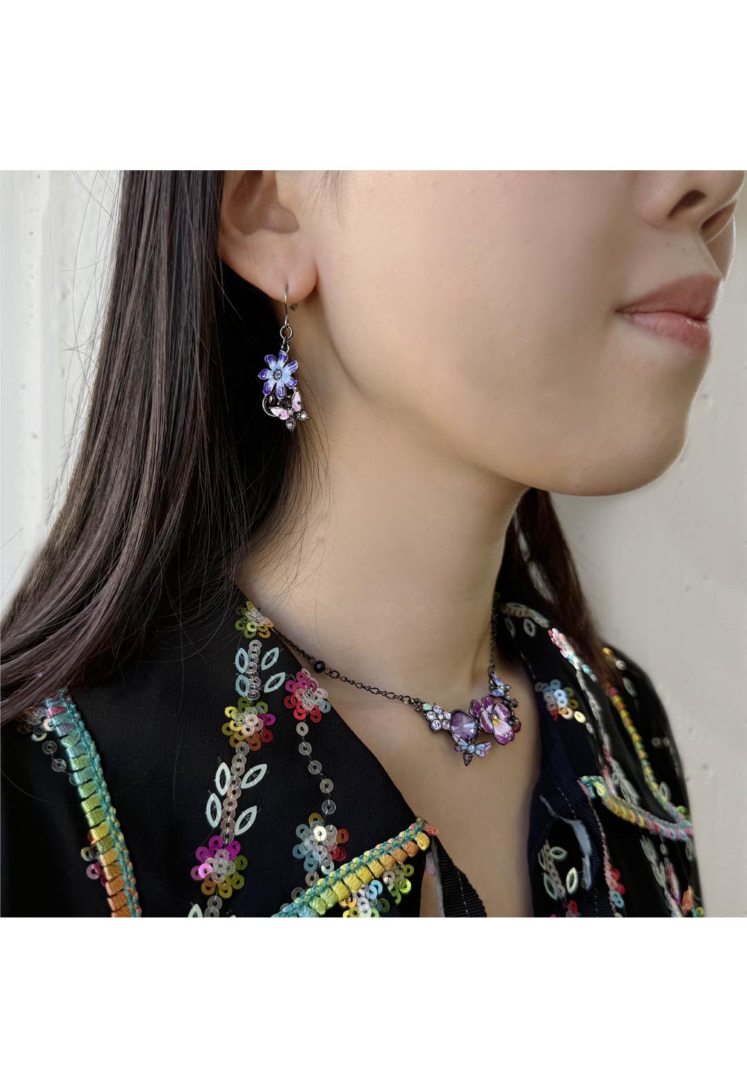 Flower motif earrings