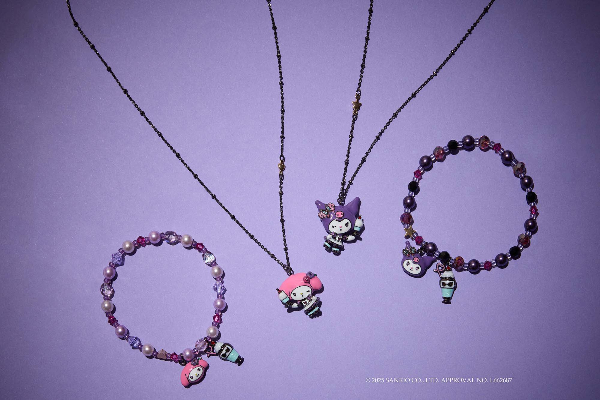 <center><small>ANNA SUI× MY MELODY & KUROMI<br>アクセサリーが登場</small></center>