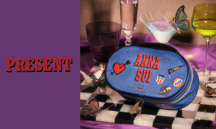 <center><small>ANNA SUI COSMETICS <br>NOVELTY FAIR</small></center>