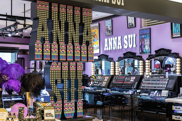 <center><small>ANNA SUI SHOP<br>採用情報</small></center>