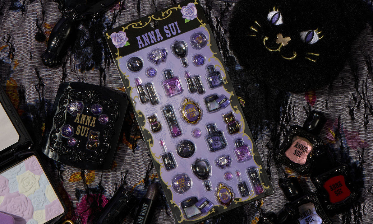 <center><small>ANNA SUI original sticker</small></center>