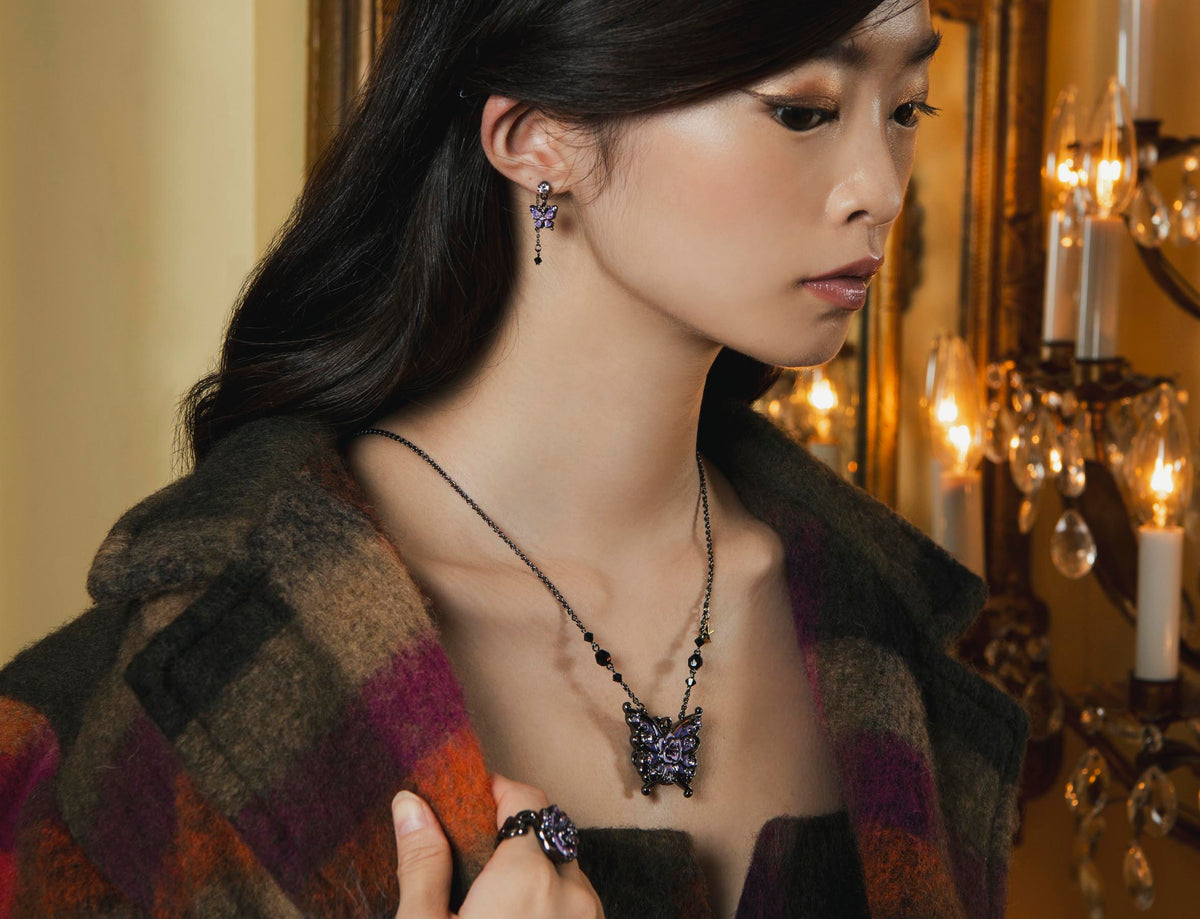 <center><small>ホリデーシーズンにぴったりなアクセサリー<br>スペシャルなノベルティも！</small></center>