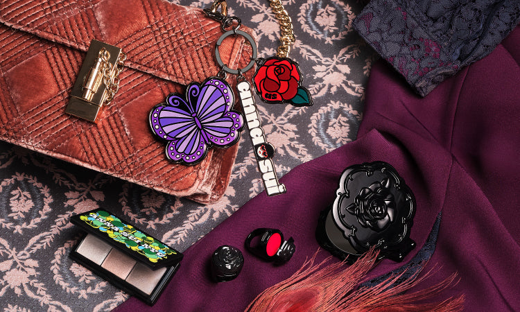 <center><small>ANNA SUI COSMETICS <br>NOVELTY FAIR</small></center>