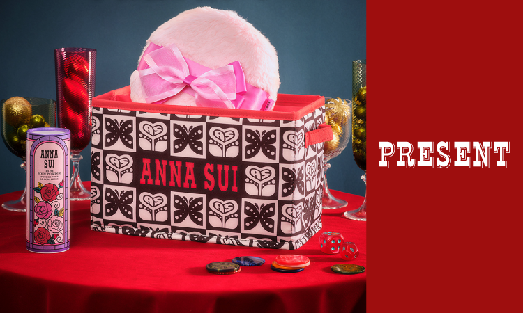 <center><small>ANNA SUI COSMETICS<br> NOVELTY FAIR</small></center>