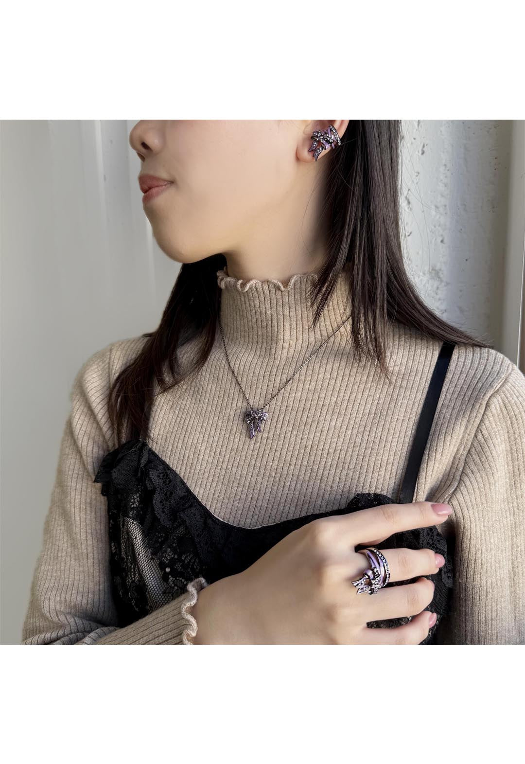 ANNA SUI 新作 指輪 リボンモチーフ 蝶 アナ スイ“コルセット風リボン”のリングやネックレス、煌めく蝶