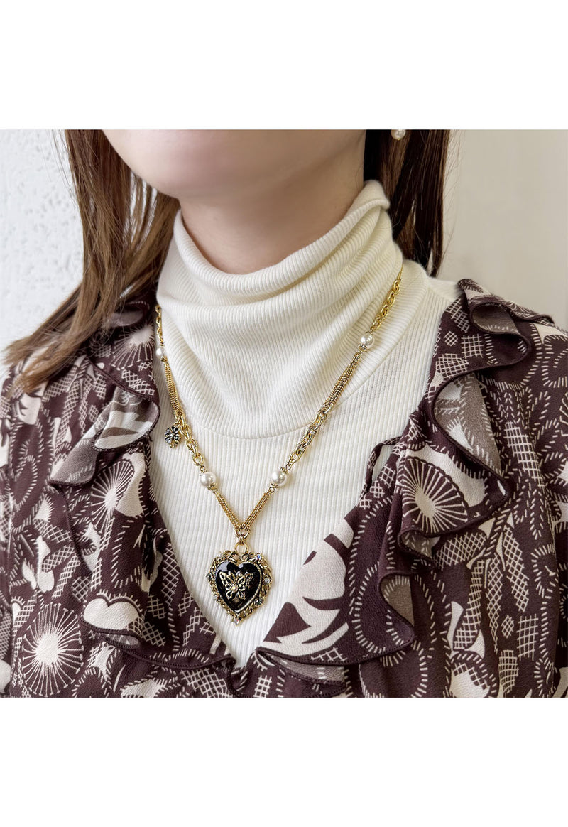 Heart motif necklace