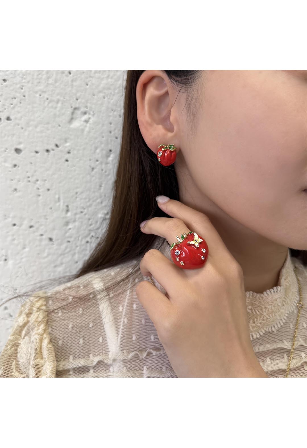 Tomato motif earrings