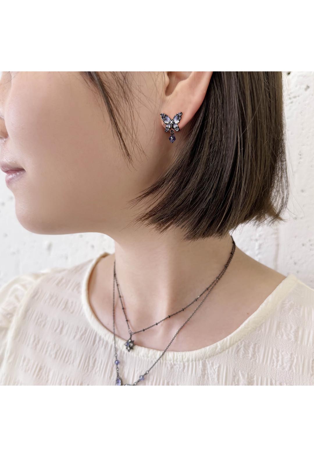 Butterfly motif earrings