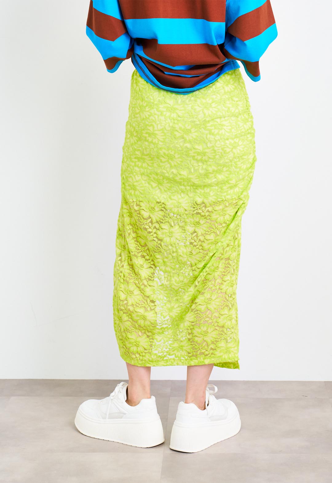 Ribbon slit stretch lace skirt