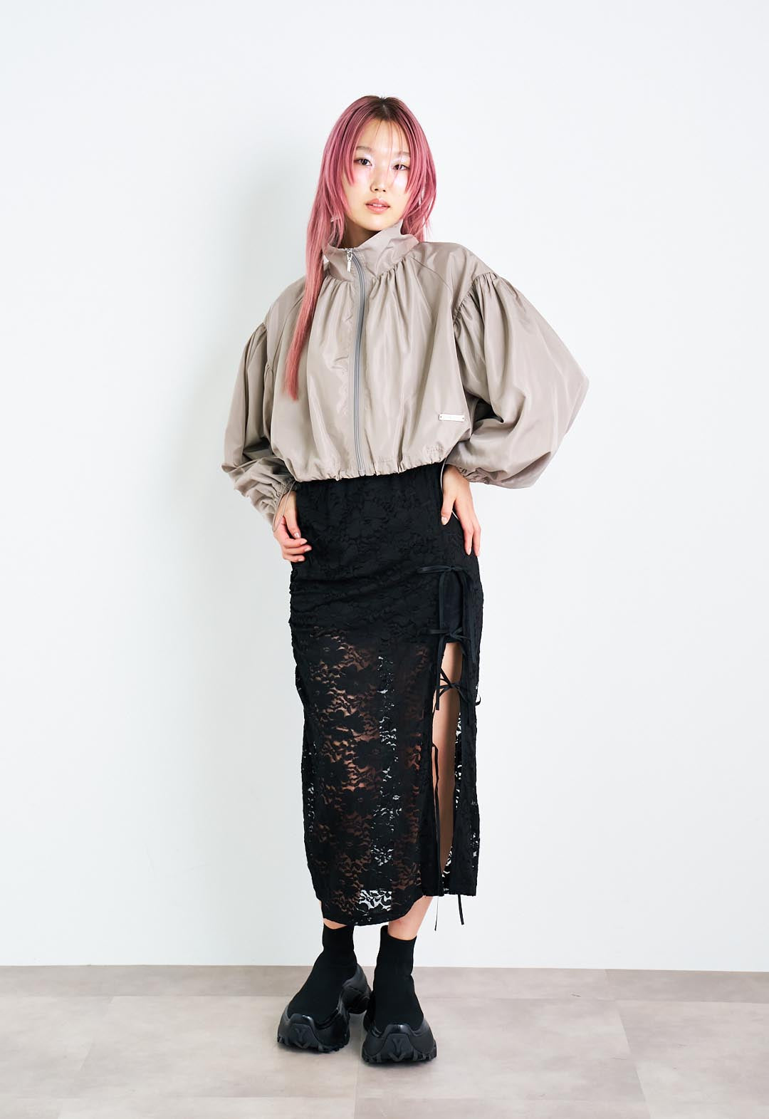 Ribbon slit stretch lace skirt
