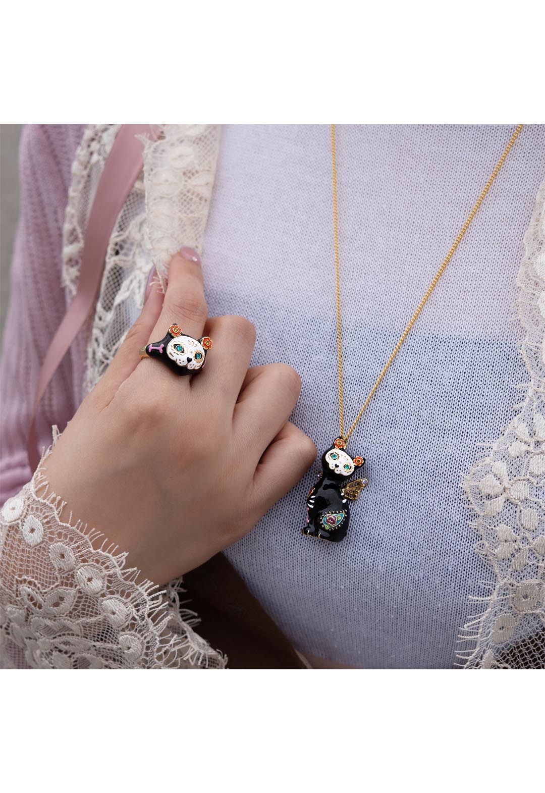 Cat motif necklace
