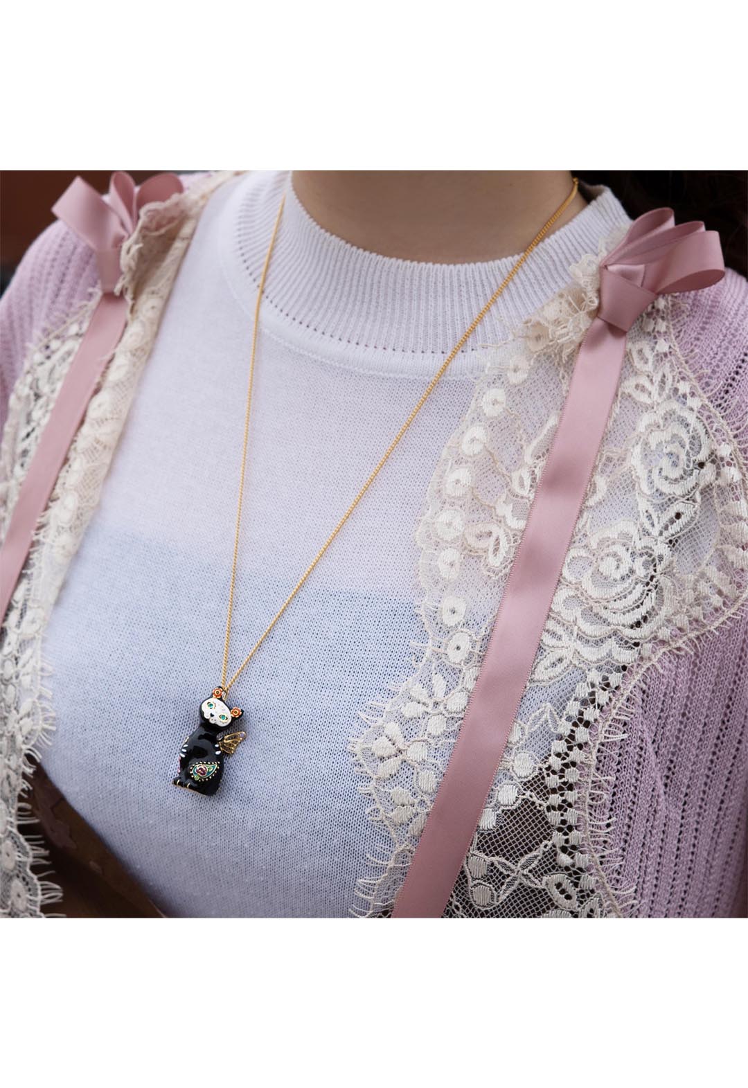 Cat motif necklace