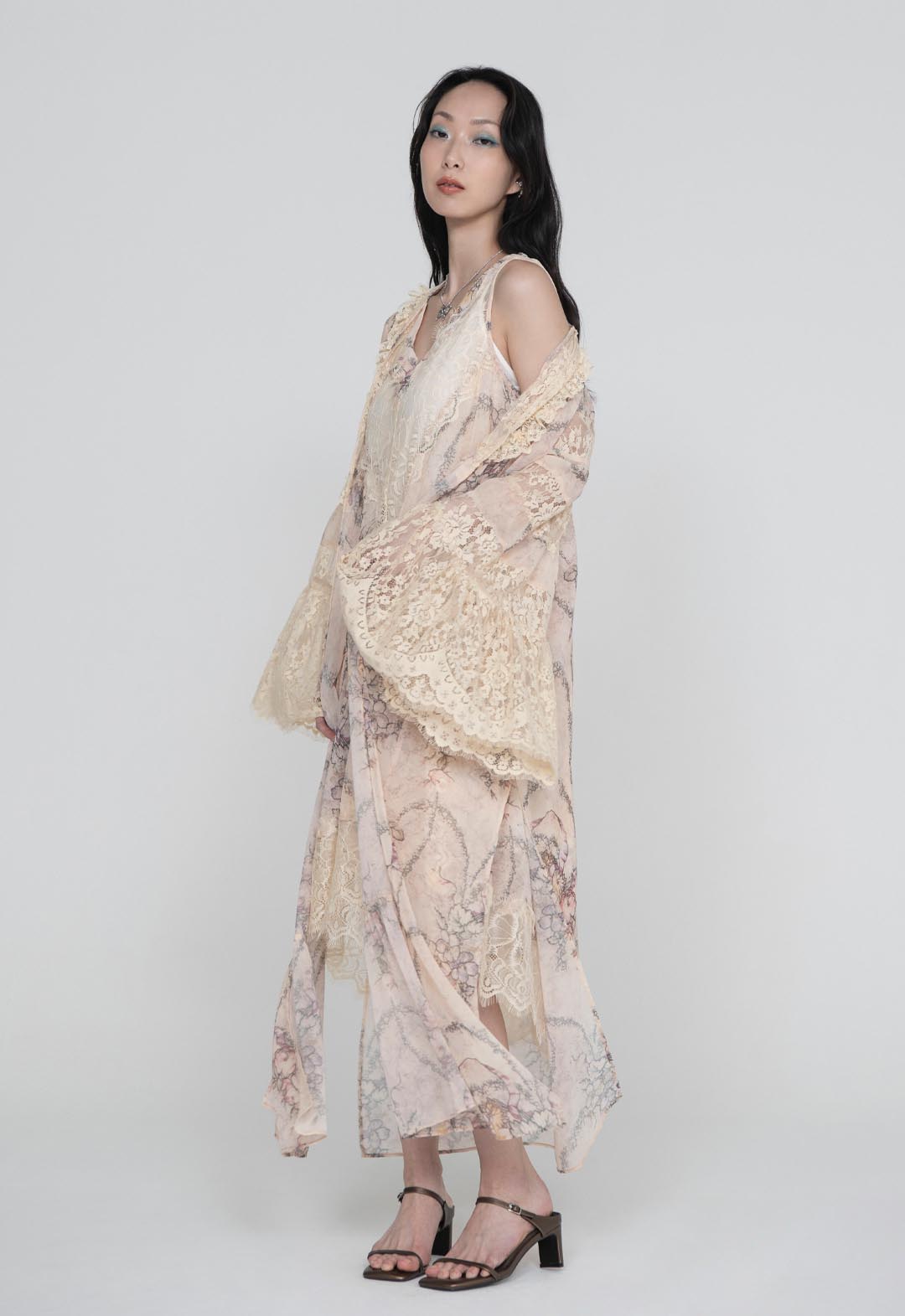 SPIRIT BLOOM CHAIR ROBE