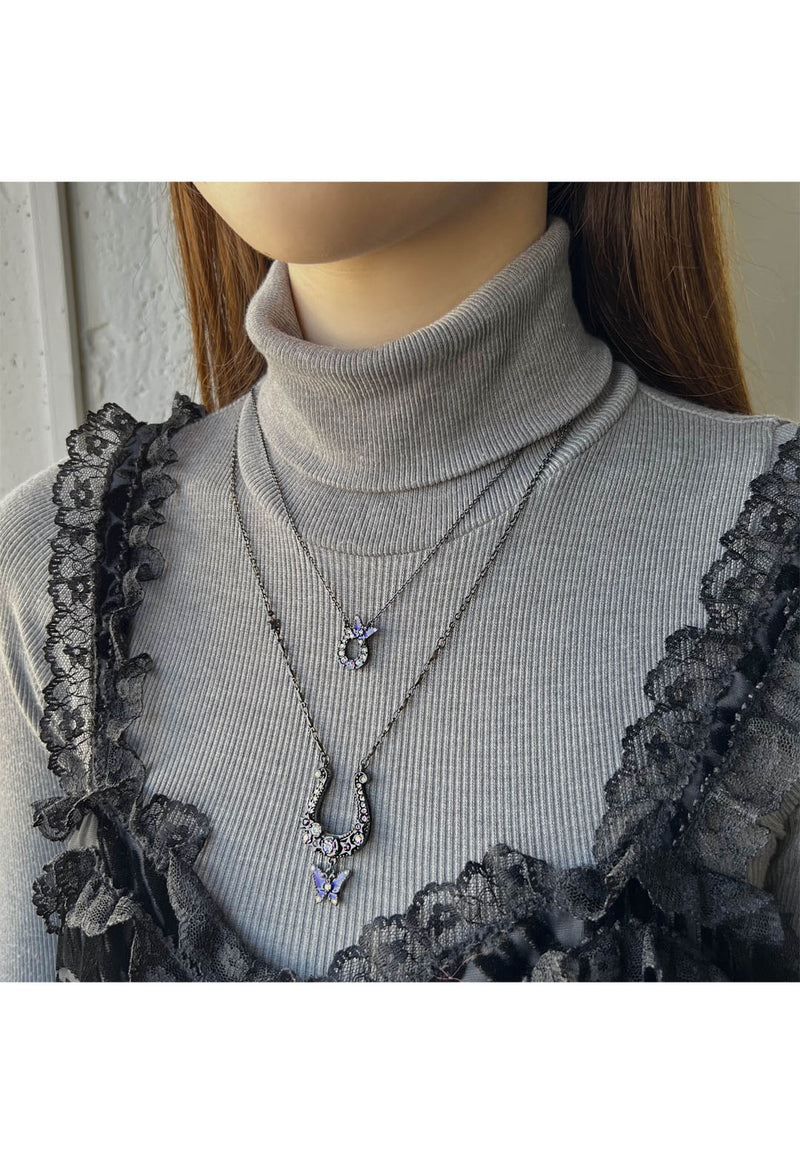 Horseshoe motif necklace