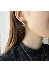Cat motif earrings