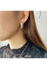 Cat motif earrings