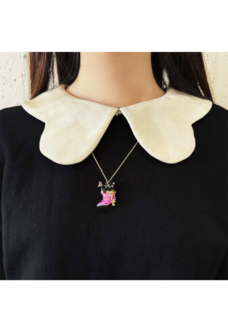 Black cat motif necklace