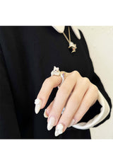 White cat motif ring