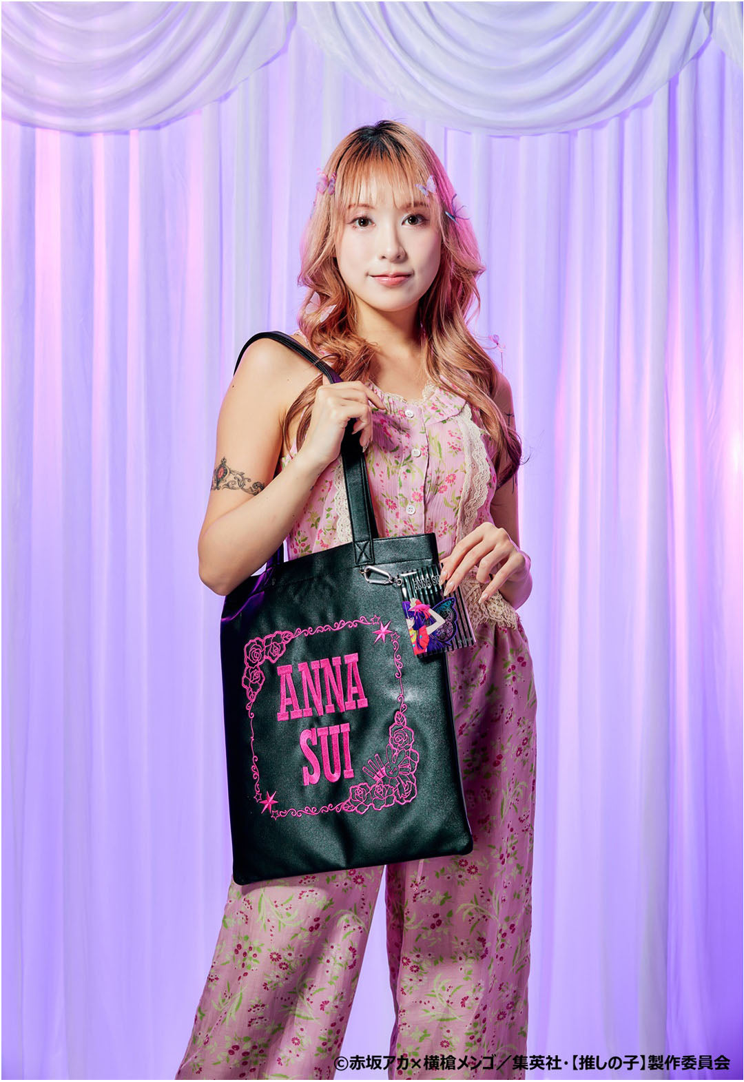 [Oshi no Ko] × ANNA SUI Oshikatsu Tote Bag (Trading Card Case / Can Badge Included) BLACK