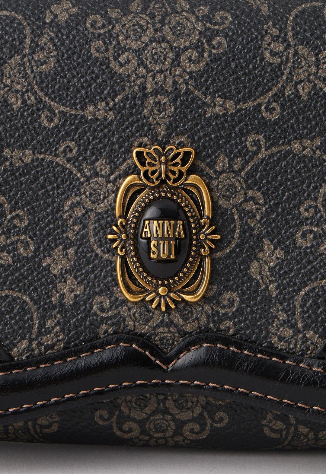 Libre L-shaped zippered bi-fold wallet
