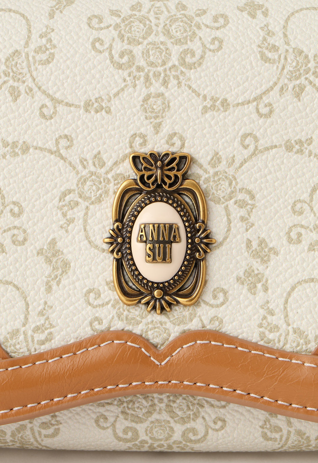 Libre L-shaped zippered bi-fold wallet