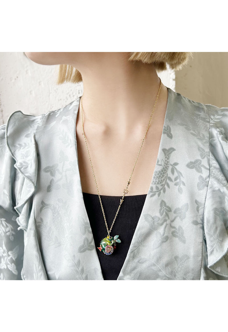 Chameleon motif necklace