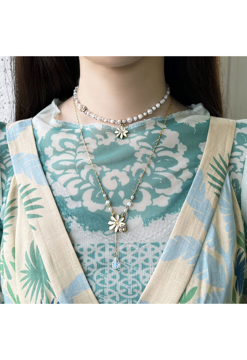 Tiare rose motif necklace