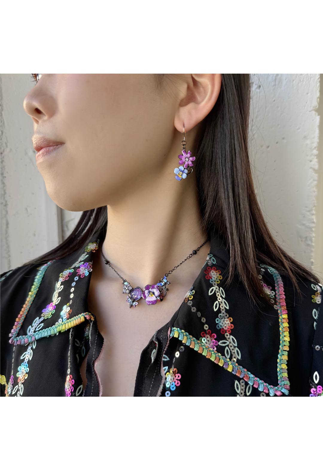 Flower motif earrings