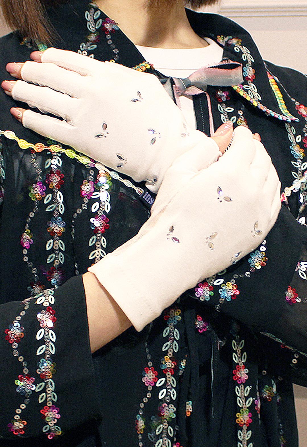 UV Protection Short Gloves with Butterfly Rhinestones and Fingerless Design