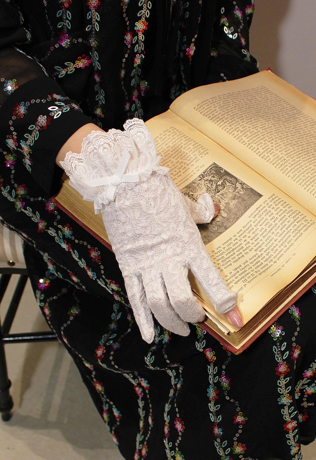 UV Protection Gloves, Short Length, Touchscreen Compatible, Rose Lace Frill