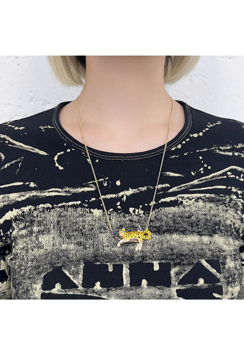 Hail motif necklace