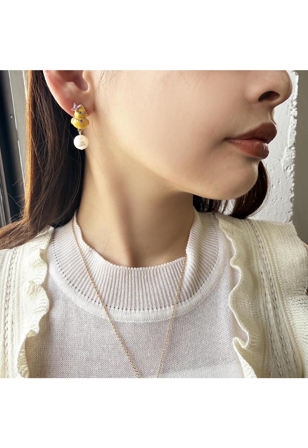 Chick motif earrings