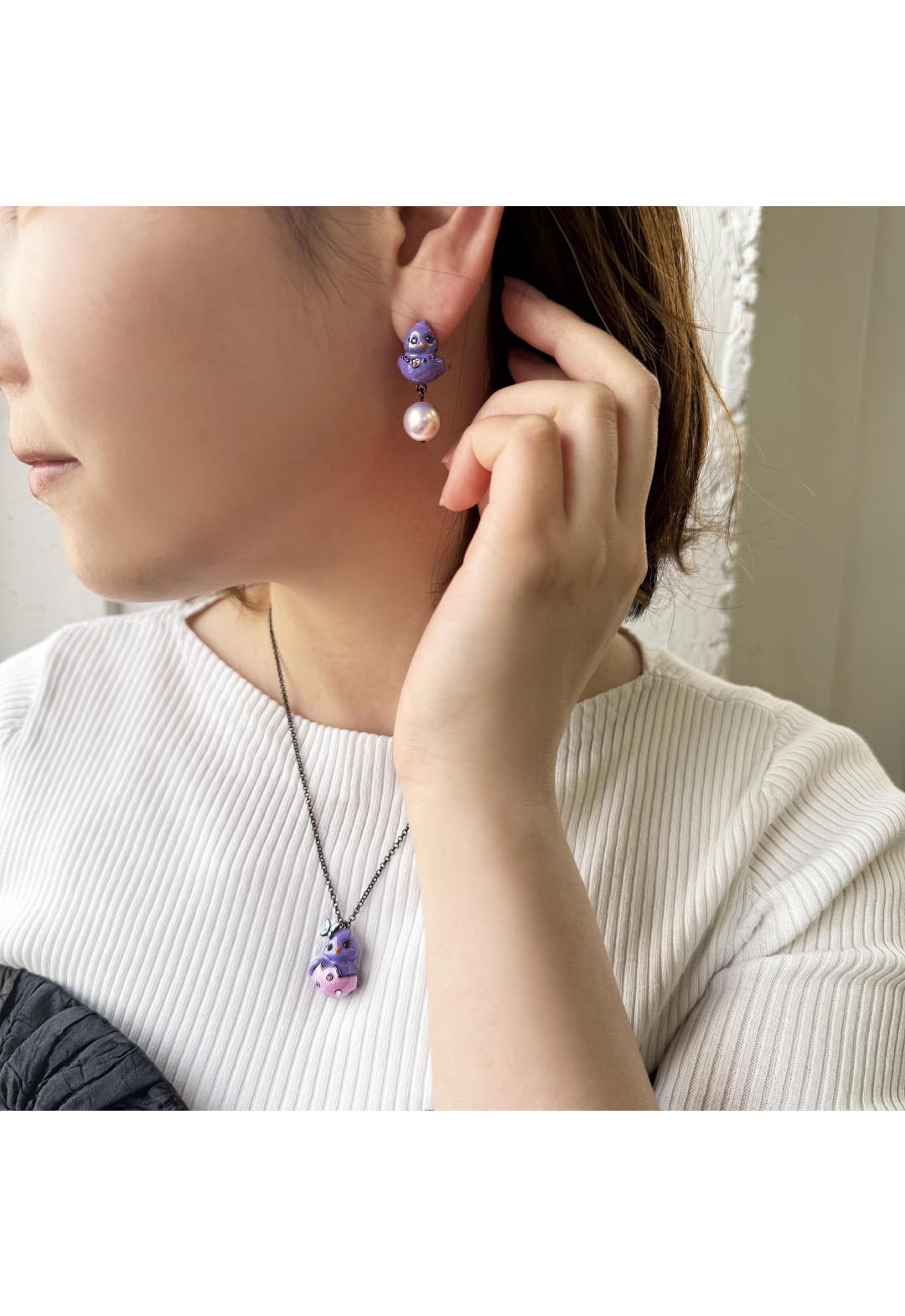 Chick motif earrings