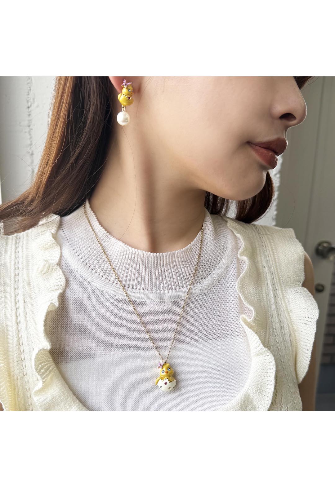 Chick motif earrings