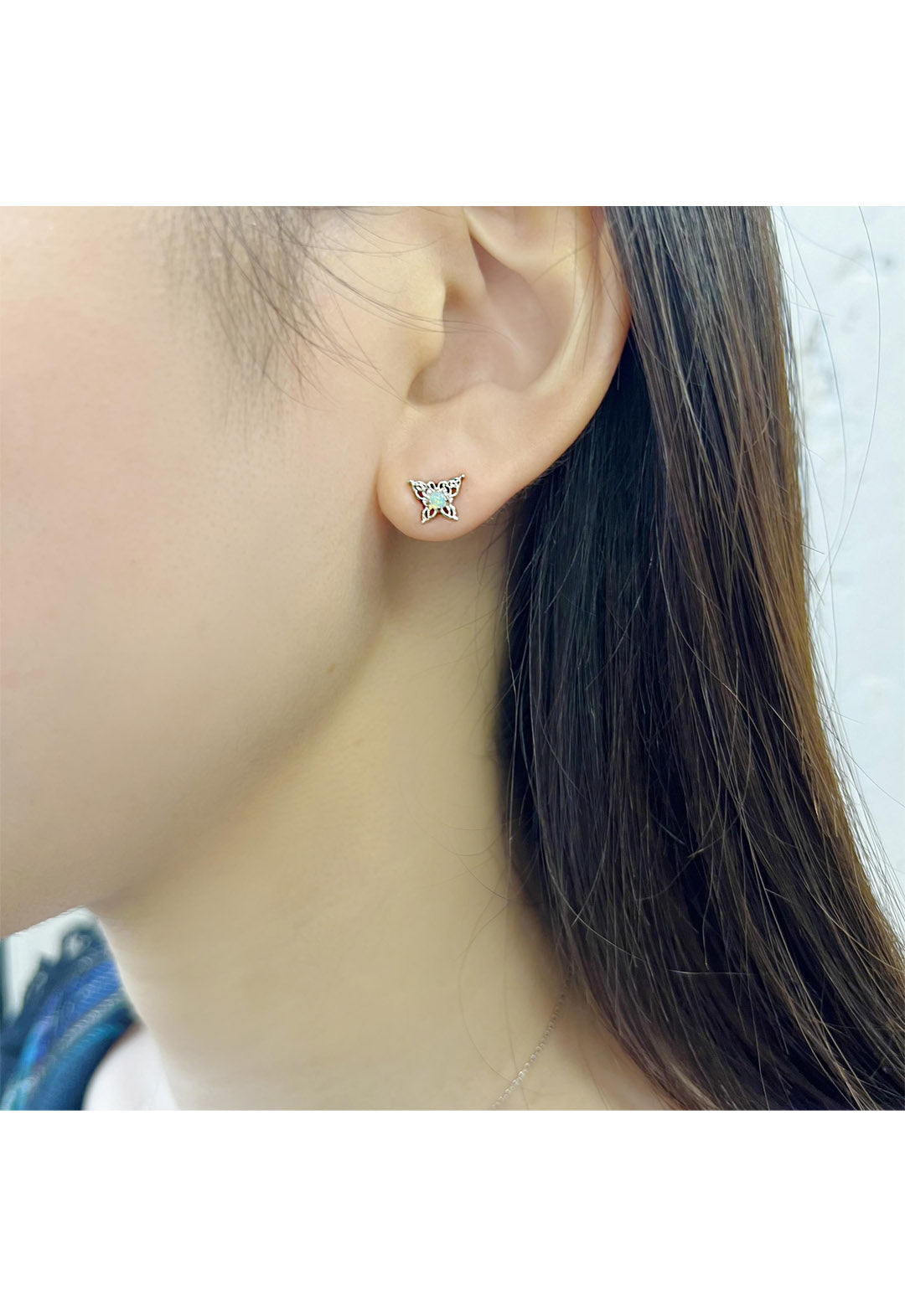 おしゃれ★ ANNA SUI オパール 蝶モチーフ ピアス エレガント Opal butterfly motif earrings