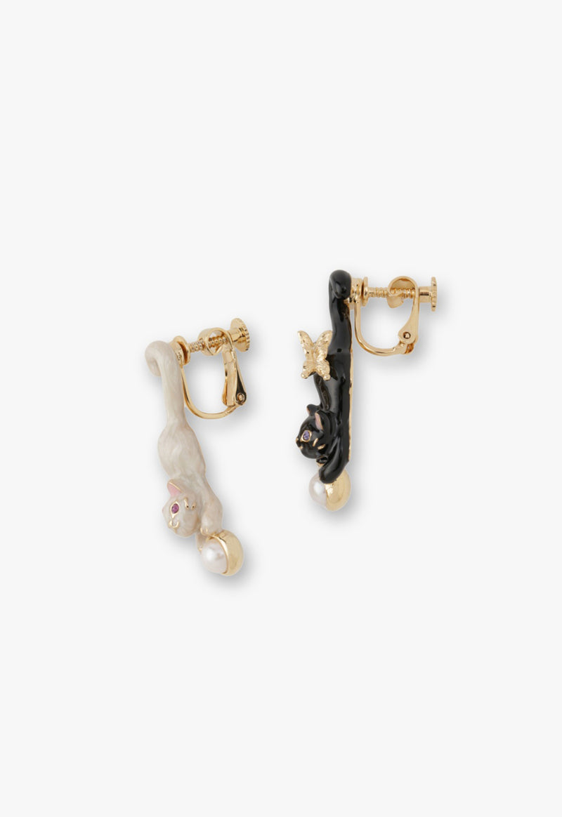 Cat motif earrings